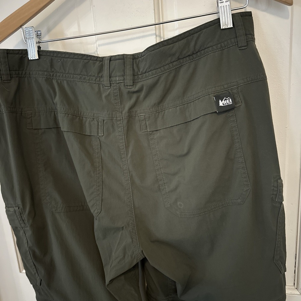 REI Womens Convertible Cargo Pants Olive Green Ankle Zip Mid Rise Pockets Sz 12 - Picture 4 of 15